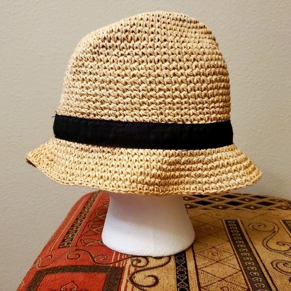 EUC. Gap brand lightweight hat. - Picture 2 of 3